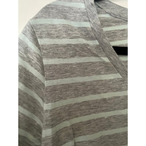 Gap Maternity Essential Pocket V Neck Striped T Sz M Gray Mint - Picture 3 of 8